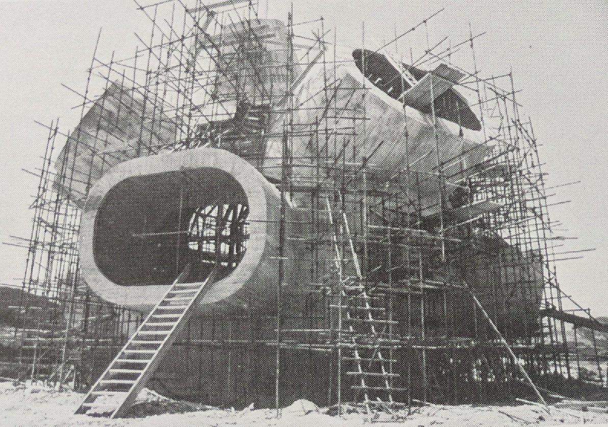 Ретка фотка од 1972 год.

Во изградба: споменик "Илинден" / Меморијален центар Македониум - Крушево.