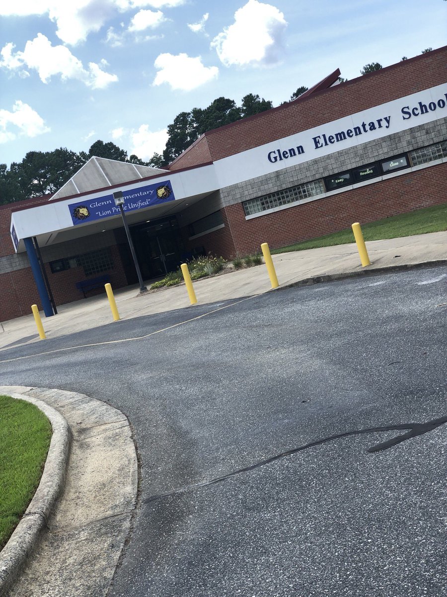 THEREALWRIGHT_'s tweet image. I’m turning my Mr. Ryan card in and picking up my Mr. Wright card. I am so honored to join the Glenn Elementary School Family. I never thought I would be in the classroom, but God saw fit. Thanks to everyone who have helped me along the way❤️

#IAMAEDUCATOR  #MrWright
