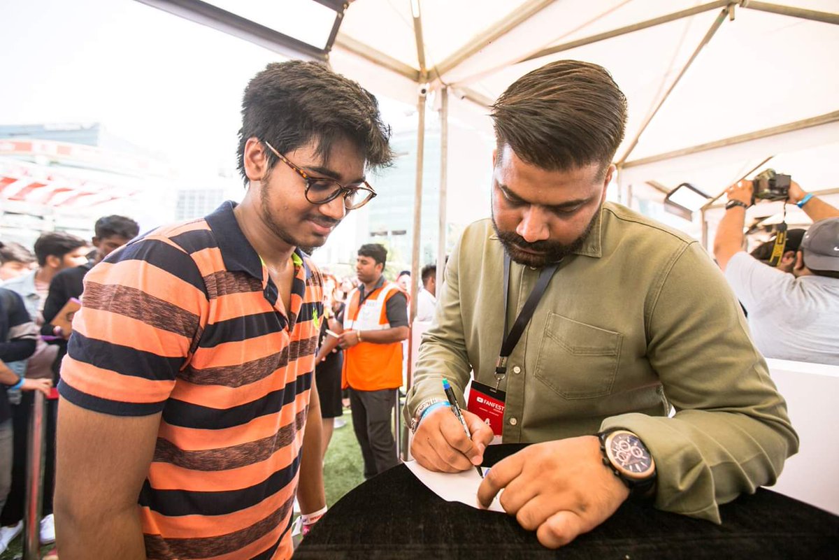 YTFFMumbai's tweet photo. #meetandgreet with #technicalguruji in #ytffmumbai
#ytff #ytff19 #gaurav #youtube #youtubefanfest #youtubefanfestindia #youtubefanfestmumbai #indianyoutuber #indiantechyoutuber #indiantech https://t.co/aTposqMj7C