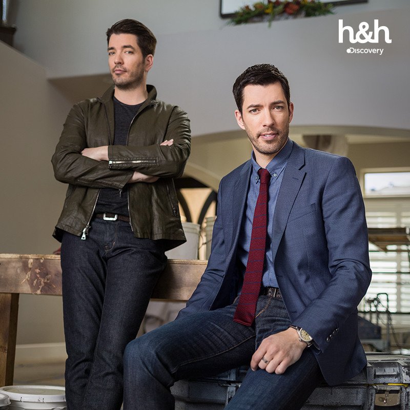 ¡Vamos a dejar mucho amor en esta foto! Tú ¿estás list@ para su llegada a Latinoamérica? #HermanosALaObraTour #drewscott #Hermanosalaobra #PropertyBrothers #silverScott