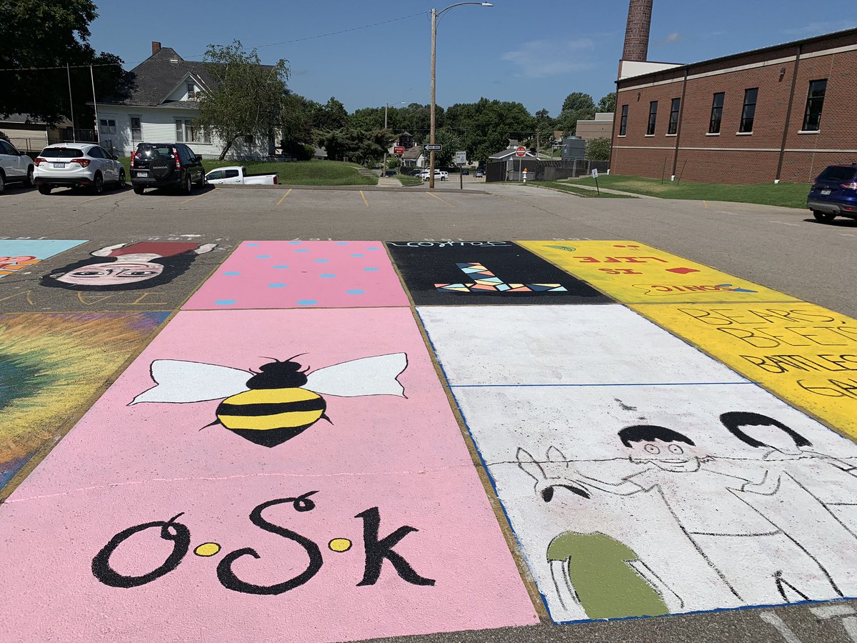 CHS_Indians's tweet photo. #seniorparkingspots Looks awesome! 👏
#reservedparking #seniorlot https://t.co/kbCvnocdn6