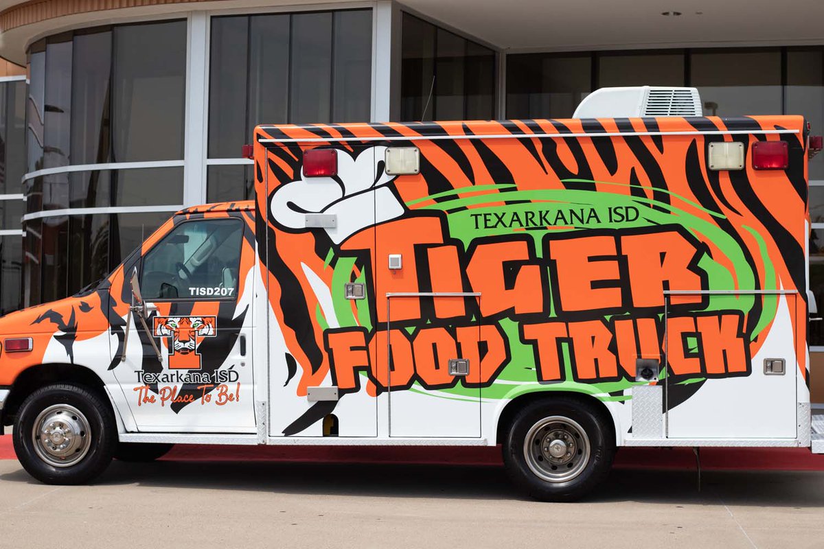 TISD so enjoyed introducing our local media to the latest in school meals for 2019-20 and our gorgeous new TIGER FOOD TRUCK.  Great pics courtesy of THS Commercial Photography students Kaitlyn Rogers, Peyton Sims and Abby Elliott.  See link for details.
txkisd.net/headlines/news…