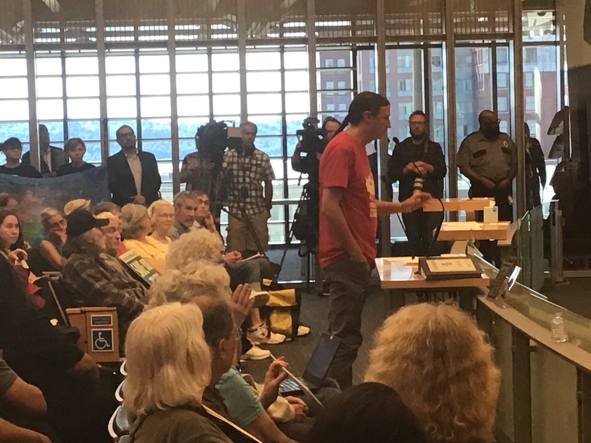 SeattleGND's tweet photo. A theme is emerging....@wakiyan7: "We have to ensure that Seattle becomes a leader on climate change." #SeattleGND https://t.co/FGx7CU30x5