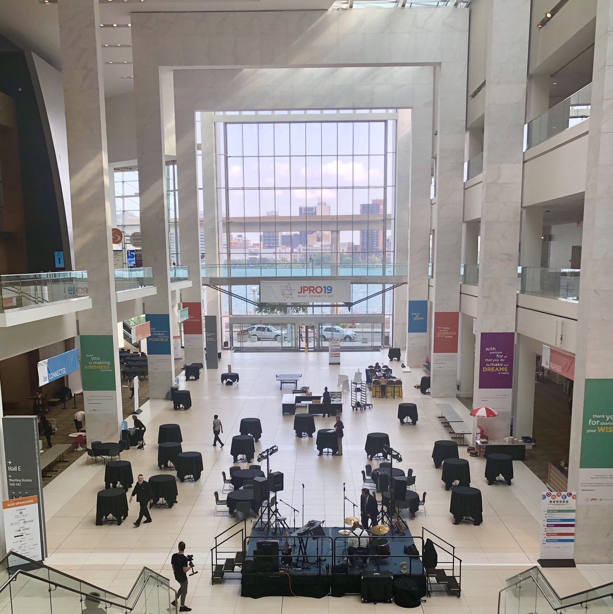 BalcomGroup's tweet image. Getting ready for the Opening Bash! #JPRO19 @JPRONetwork