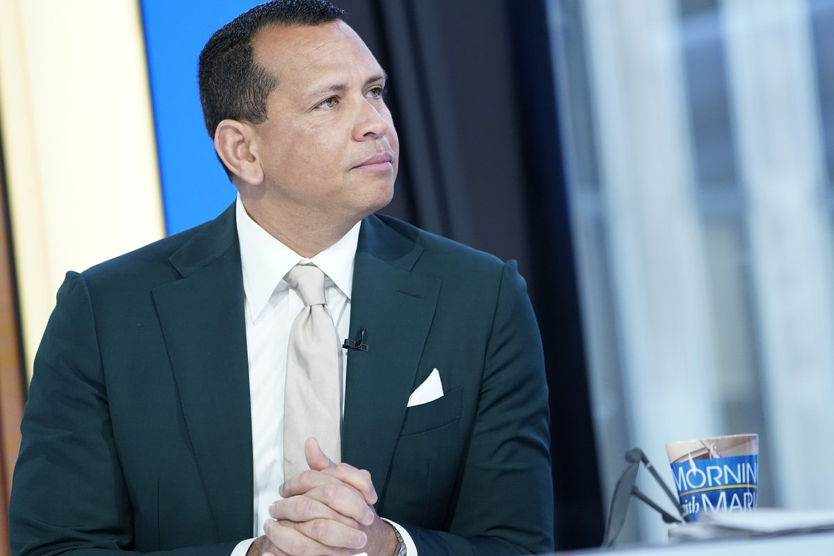 BleacherReport's tweet photo. A-Rod's car robbed in San Francisco, $500k worth of jewelry and electronics stolen, per @EvanSernoffsky https://t.co/8TB5eghh6m
