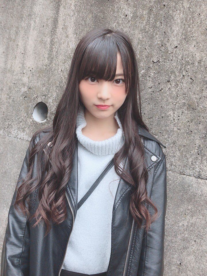 柊宇咲さんです。 Her name is Usa Hiiragi. She is active in an pop