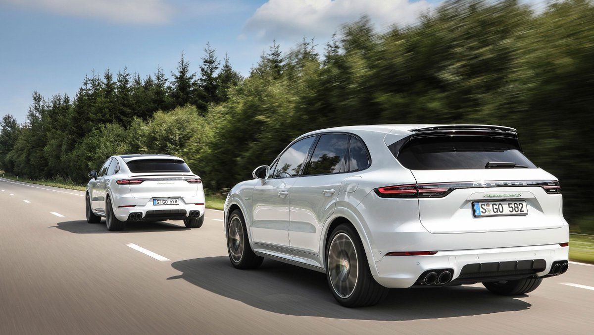 PorscheNewsroom's tweet photo. The most powerful #Porsche #Cayenne is a plug-in #hybrid! All pics and details: https://t.co/8sUmL2v5D0 https://t.co/DcHRNjsGTN