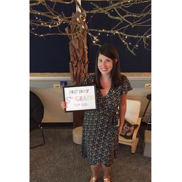 QuickClassFam's tweet photo. First day of school picture, 8th year as a teacher, 3rd year at Sunflower Elementary. My very first year teaching 5th grade. Looking forward to new challenges and opportunities with this sweet group of 5th graders and my amazing team! 😊🌻
@SunflowerSMSD 
@theSMSD 
@KalisRyan https://t.co/ciN17weySc