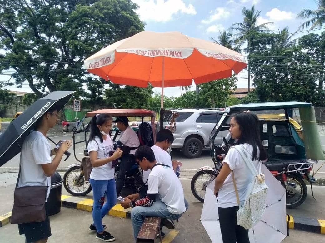 kai_manong's tweet photo. Ilan lang kami sa mga estudyanteng inyong matutulungan kaya like and share using the hashtags
#CaltexFYSph
#RHS_CaltexFYS https://t.co/kZfMuIQLsz
