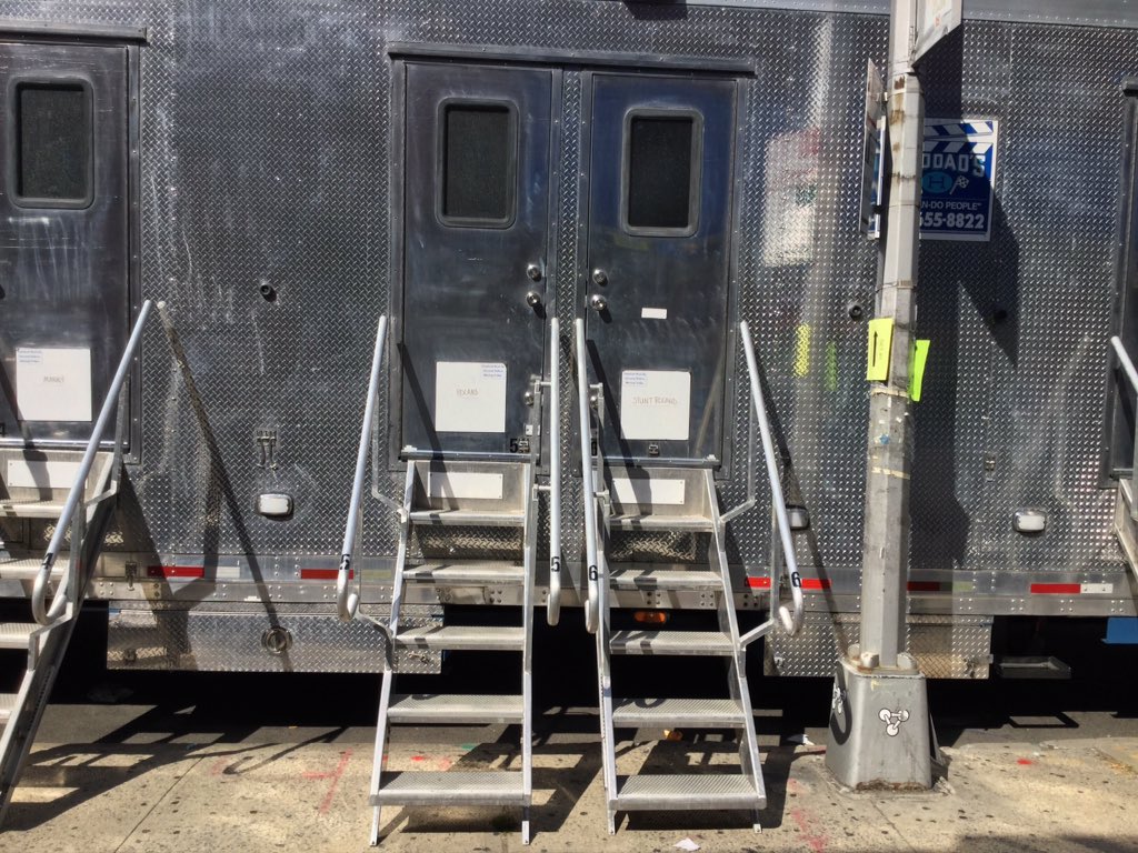 kucksuelwhan's tweet photo. #ScenesFromTheSet #onLocation 

@WillEstesClub @willestes14 @WillEstes101 @olv @MadeinNY @BlueBloods_CBS filming at/near W. 135th St. &amp; Ella Baker Terrace 8/12/19 #BlueBloods @bridgetmoynahan @DonnieWahlberg #VenessaRay @GregoryJbara @Blue_Bloods_Fan https://t.co/B6nQ8ujNXS