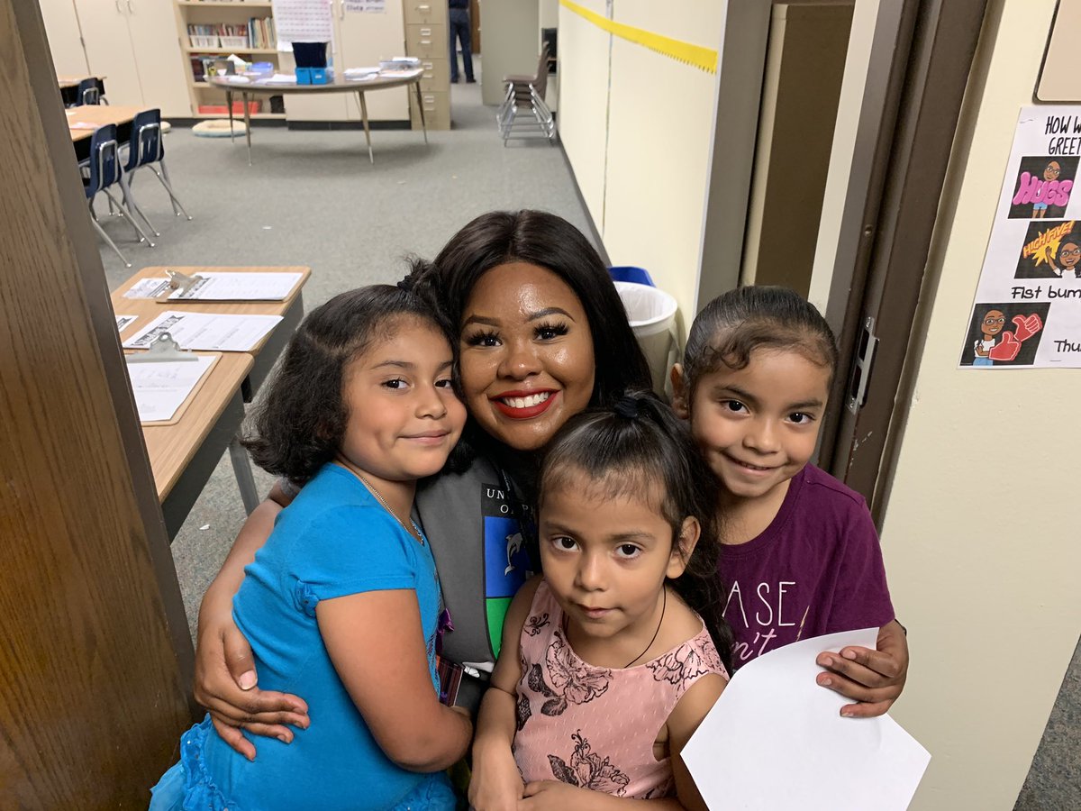 _Janay_B's tweet photo. Meet the Teacher Night @Martin_Mustangs #aliefproud #martinmustangs #MESGarnet 🐎 https://t.co/tL6Odj36vA