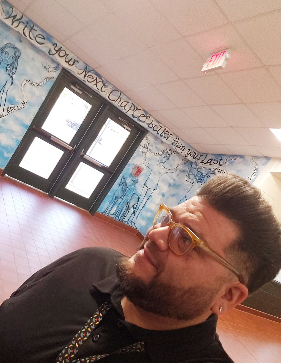 MisterGarza194's tweet photo. "Write your next chapter better than your last." 

First day back at school!
#edisonlevelup https://t.co/gSDhTmLMQd