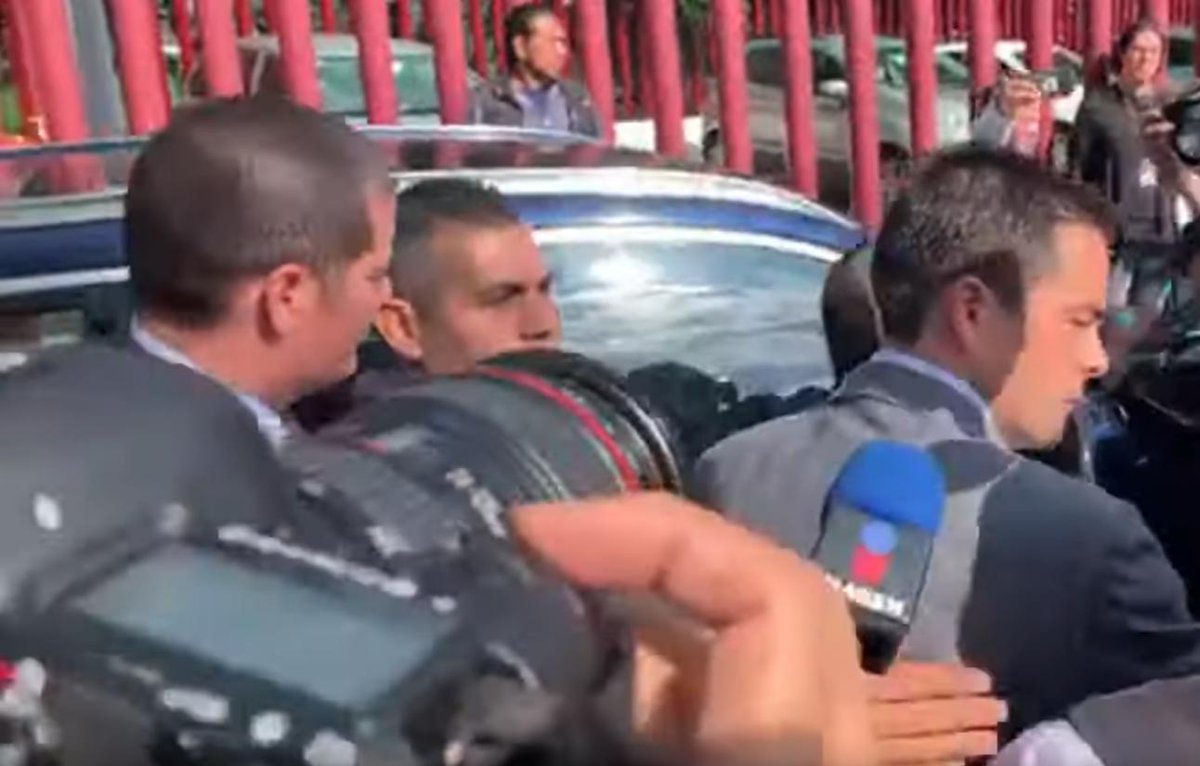 Navegaciones's tweet photo. Fue responsable de combatir el hambre.
La citan para que aclare el destino de 5 mil mdp y llega rodeada de guaruras y en camionetas de más de un millón.
La ilegalidad está por verse.
La indecencia ya quedó acreditada. https://t.co/DC80QDMVtz