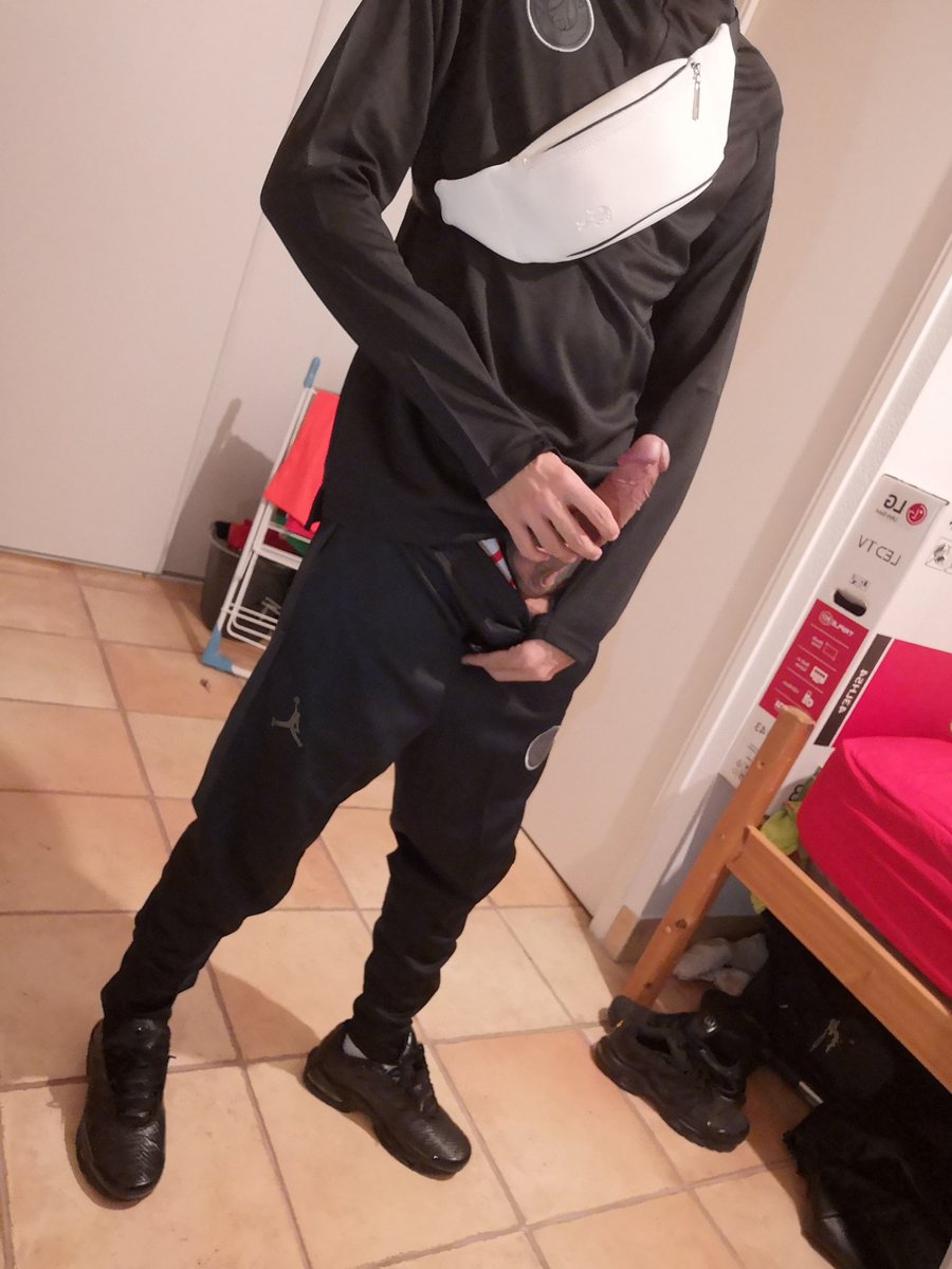 Rekskt's tweet photo. Vous la vouliez, la voilà // you wanted it, you get it @ma_queue #maqueue #gayfetish #gaysneakers #gaykiffeur #kiffeur https://t.co/KIe5jKlAcv