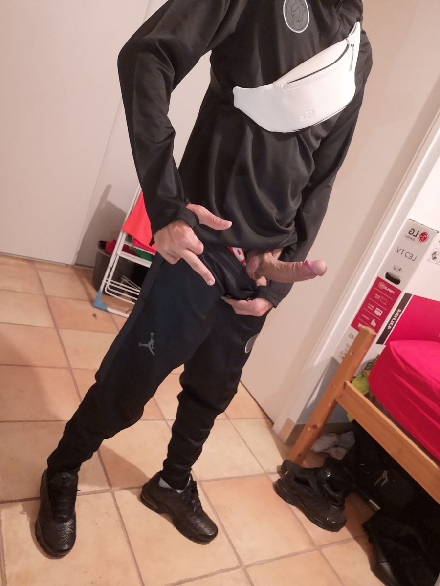 Rekskt's tweet photo. Vous la vouliez, la voilà // you wanted it, you get it @ma_queue #maqueue #gayfetish #gaysneakers #gaykiffeur #kiffeur https://t.co/KIe5jKlAcv