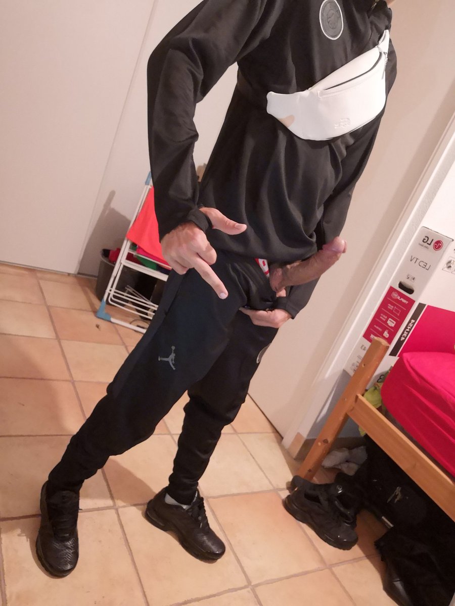 Rekskt's tweet photo. Vous la vouliez, la voilà // you wanted it, you get it @ma_queue #maqueue #gayfetish #gaysneakers #gaykiffeur #kiffeur https://t.co/KIe5jKlAcv