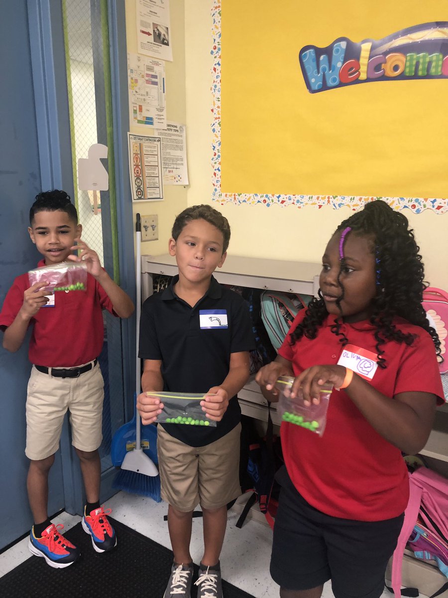 MsBrown58013295's tweet photo. House Color Reveal today was s big success #HouseofIntegrity #HouseofCourage #HouseofDreams #HouseofKnowledge 2019-2020 @BrowardElem https://t.co/tseKv288Z2