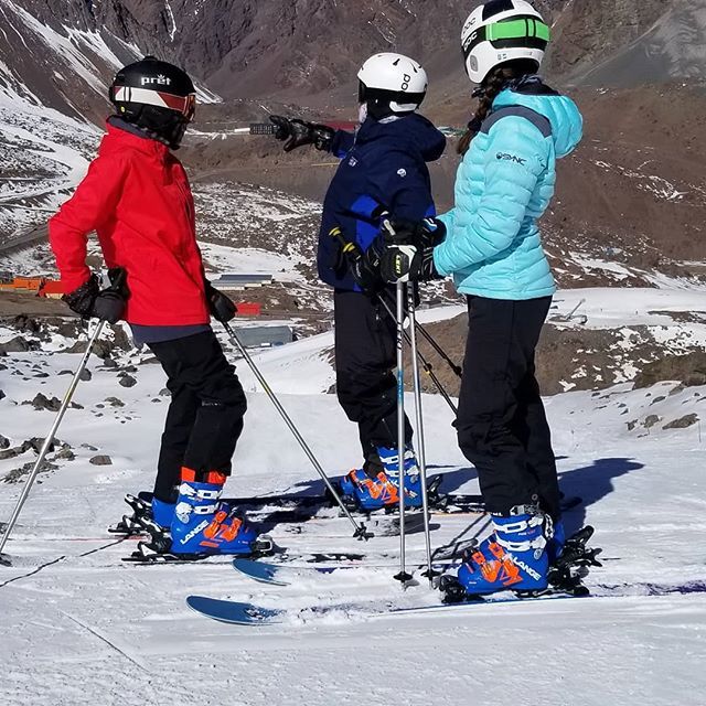thebootpro's tweet photo. Lovin' our Lange boots! #skiinginchile #langeskiboots #beonewithyourgoals #racicotsonthemove #biggestlittleskishop #thebootproskishop #skivermont #skiportillo  #weareskiing #okemo https://t.co/PwIabdSkt1
