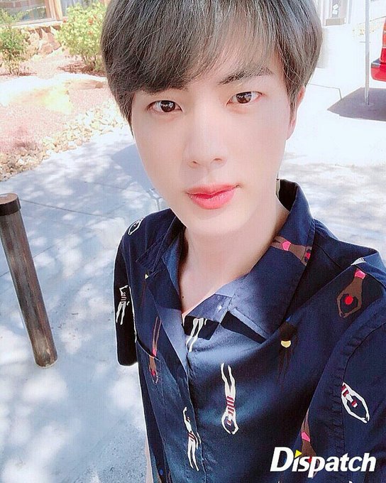 LaJhopeBiased1's tweet photo. La hermosura de jin no se puede ocultar ❤️💁😍🌻 es todo una diva 🤠❤️ #jinbts #JIN #BTSLoveMyself #BTSWORLD #JinV #hermosuradejin #kimseokjin https://t.co/icEyU2TXSW