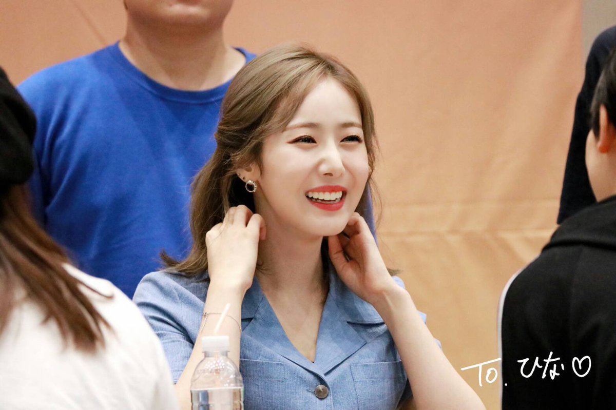 she knows how to make us happy
look at her angelic smile, she is literally an angel  💖💕