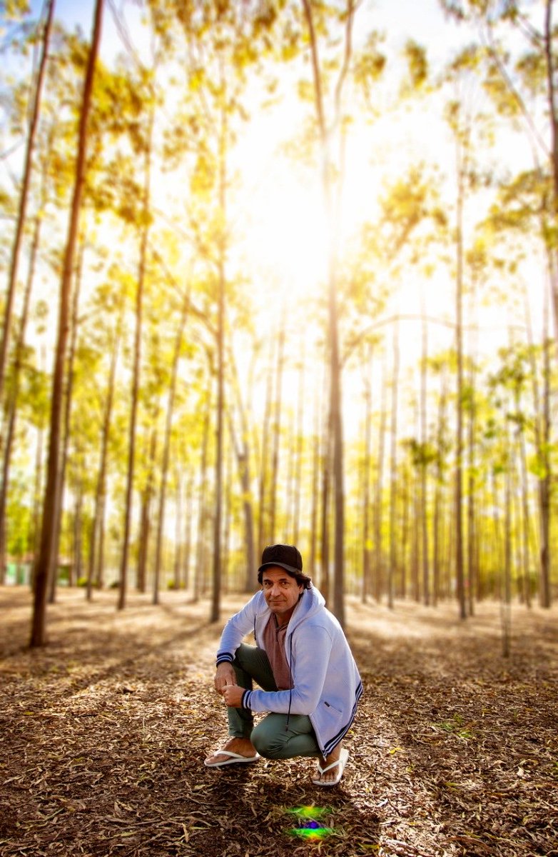 “A vida não oferece promessas nem garantias...
Apenas possibilidades e oportunidades.”