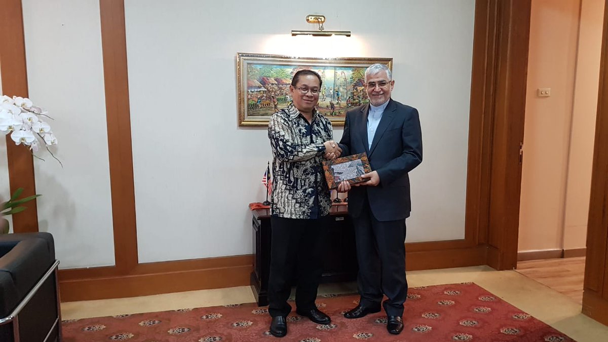 IraninIndonesia's tweet photo. Amb @VMohammadi5 bid a farewell to HE Rizal Affandi Lukman, Deputy Co Min for Econ Affairs. 
Joint Commission ahead in #Tehran, both sides reviewed issues &amp; agenda. both stressed on delegates exchange, experts or Senior Officials
#FarewellCall
#ThanksforSupports
#Joint_Commission https://t.co/RnylXMyHsY