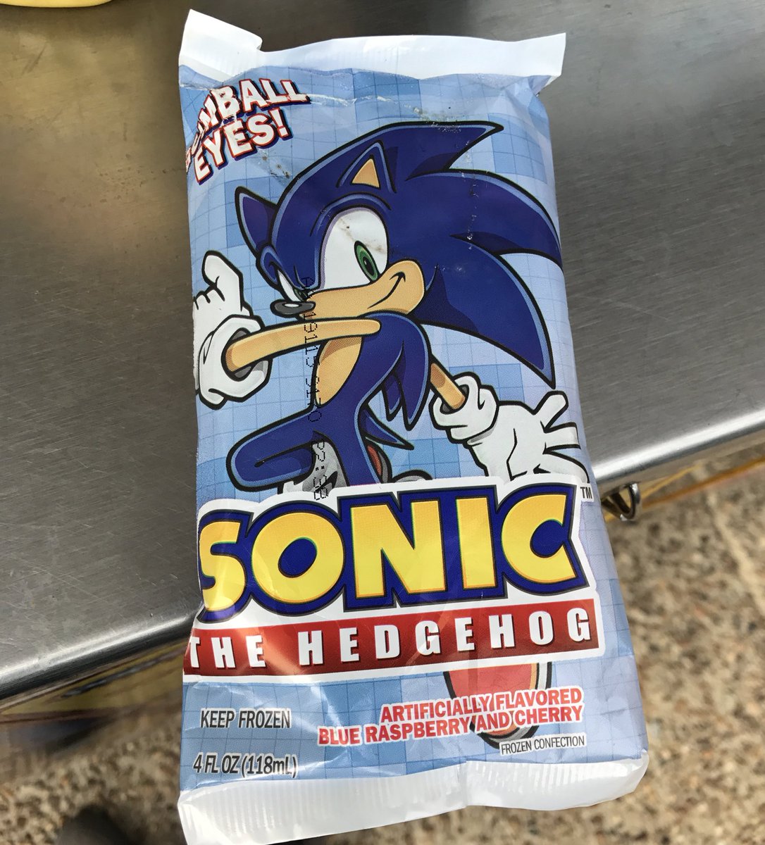 kewkumber_world's tweet photo. I haven't had one of these in such a long time. I think this was my first time getting Sonic 😳#SonicIceCream https://t.co/aft8rieRE8