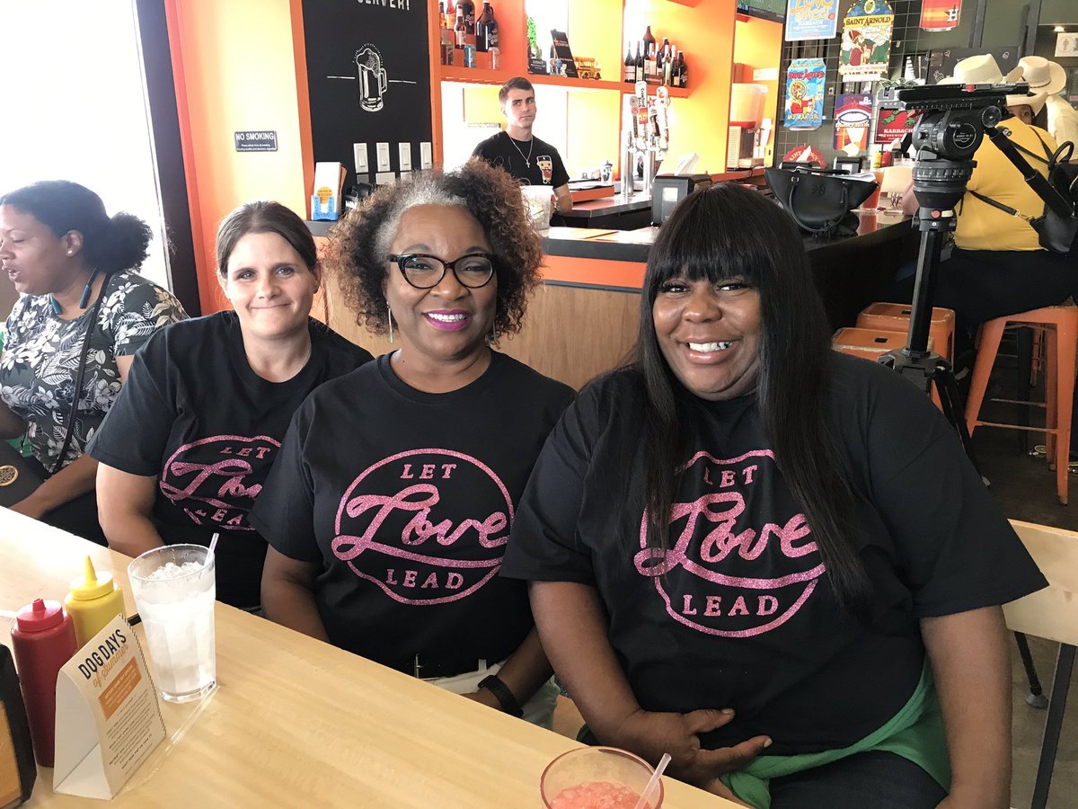 Leigha_Curry7's tweet photo. When they come back from summer break with their custom #letlovelead💜 shirts, you know #issabrand! That’s what we do @Elrod_HISD! Lead in LOVE! 🥰 @Elrod_HISD #HISDEmpowers https://t.co/h1EYZrbqVi
