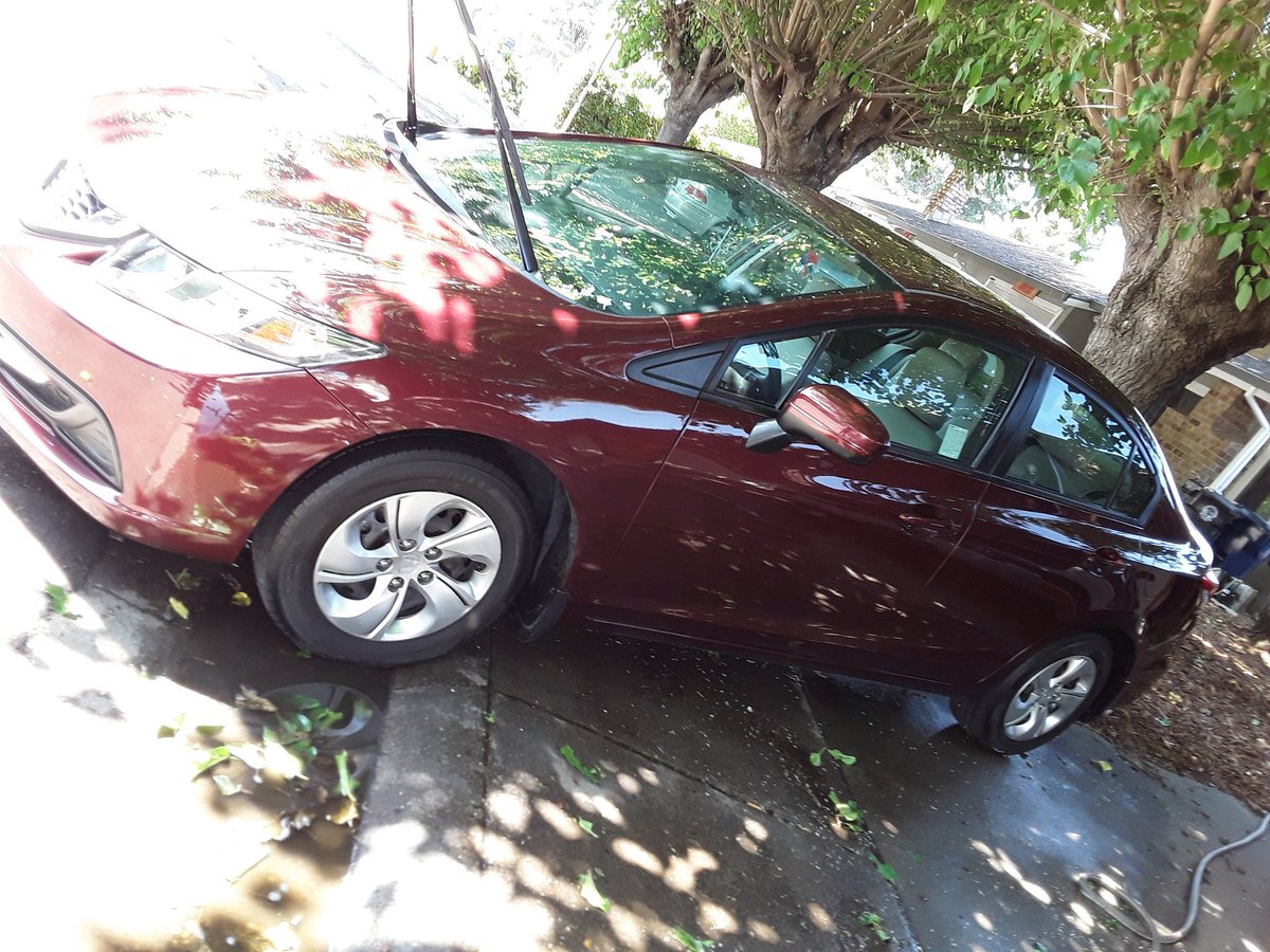 OTBlilmanuel's tweet photo. Washed my lil civic ..lol https://t.co/4IOMXVooOr