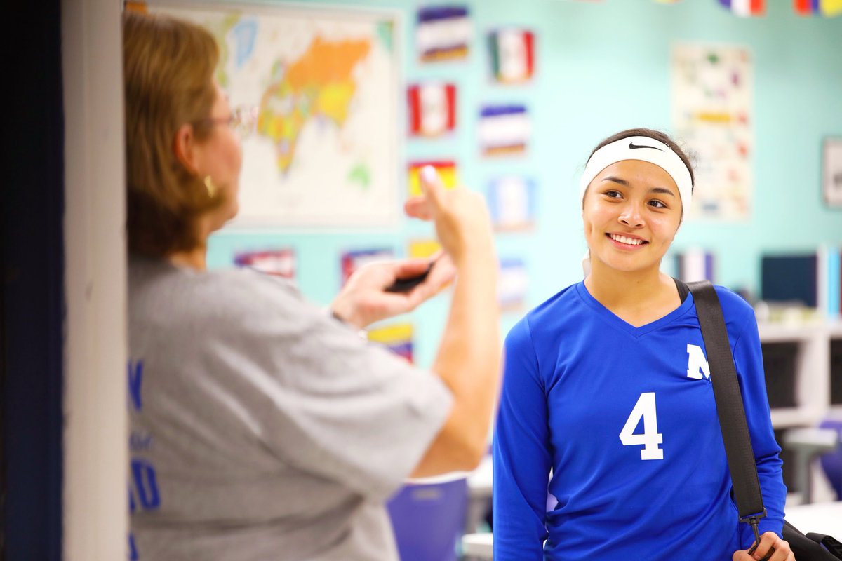 EISDofSA's tweet photo. Meet the Teacher Night is in full effect at John F. Kennedy High School and Memorial High School! Visit your campus and meet your teacher tonight till 7 p.m. 🍎😉 https://t.co/RytOsfAePd