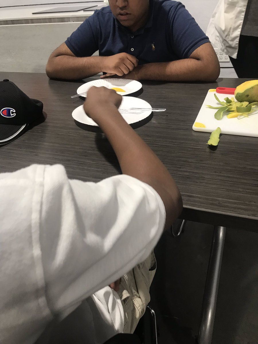 AFavia_NM's tweet photo. Successful lesson with the dietitian at Shop Rite! The students tasted one fruit for each color of the rainbow and made a healthy snack! @NMSpecServ_NJ #ESY2019 https://t.co/bKghHPzaeo