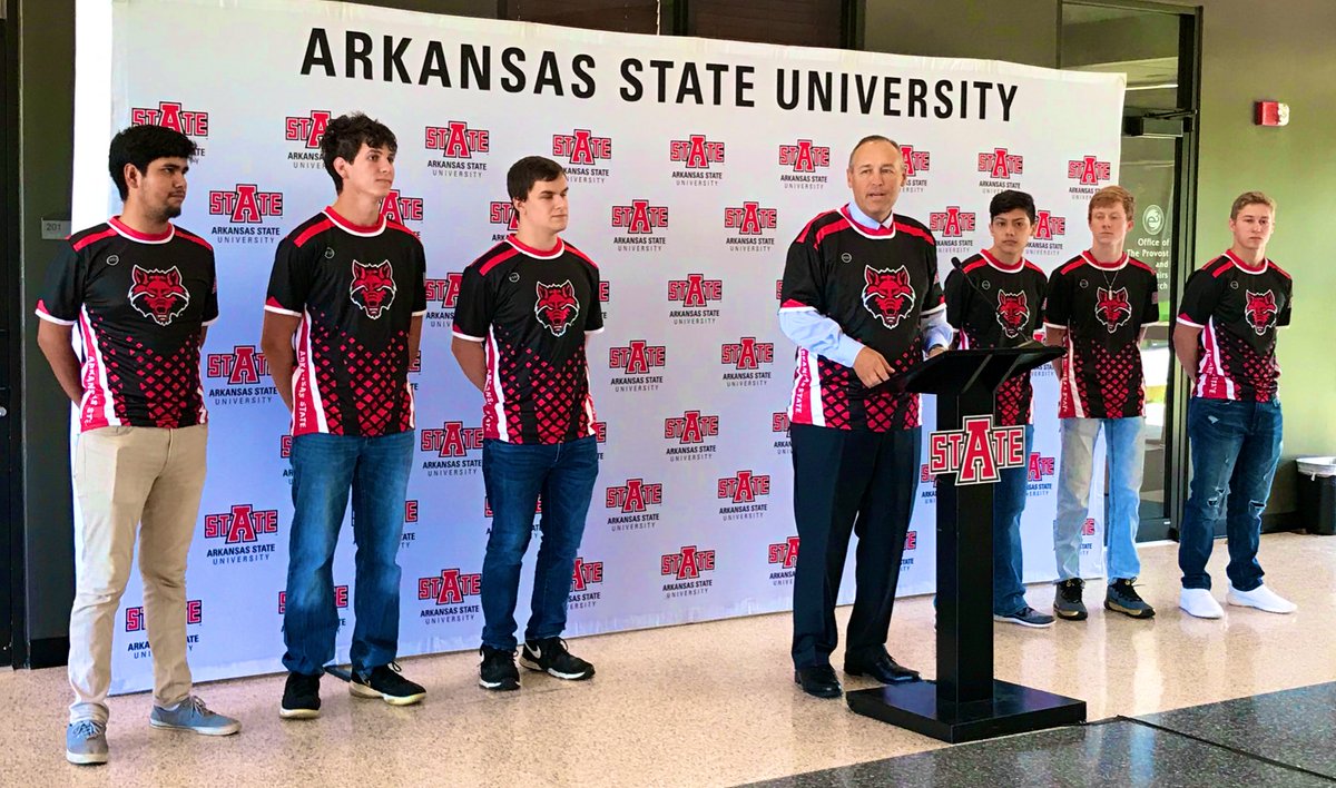 kdamp's tweet photo. I introduced members of @ArkansasState’s newest developing club team today: E-Sports! We have 24 players who will represent A-State in six intercollegiate competitions this year. We will also be hosting e-sport intramurals as well. I’m proud to be #RedWolf1. #Imagine
❤️🐺🆙 https://t.co/kkx6P1izq9