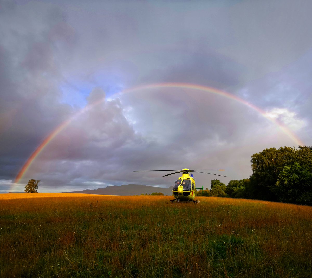 Volteral's tweet photo. #rainbow over @ScotAirAmb #Helimed76 #scaa https://t.co/1aioJ8zPlv