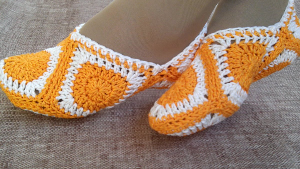 IdeiasPenha's tweet photo. Pantufa em crochê a partir de quadradinhos. Super fácil e o resultado é lindo!

➧ https://t.co/X2rFUODgWj
➧ Retweet este trabalho e ajude uma artesã!❤️

#amocroche #feitoamao #artesanatobrasil #crocheterapia #croche #crochê #auladecrochê https://t.co/AYPKppAswV