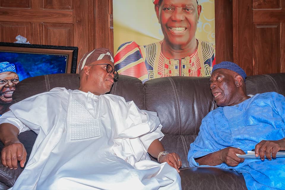 RotimiW15767796's tweet photo. #PhotoNews

Governor, State of Osun His Excellency Mr. Gboyega Oyetola, his Deputy His Excellency Mr. Benedict Alabi , OSHA Speaker Rt Hon.Timothy Owoyeye, Osun State Apc Party chairman Prince Famodun Adegboyega and other Political functionaries paid home page, Sallah Celebration https://t.co/DZyPWeDCHP