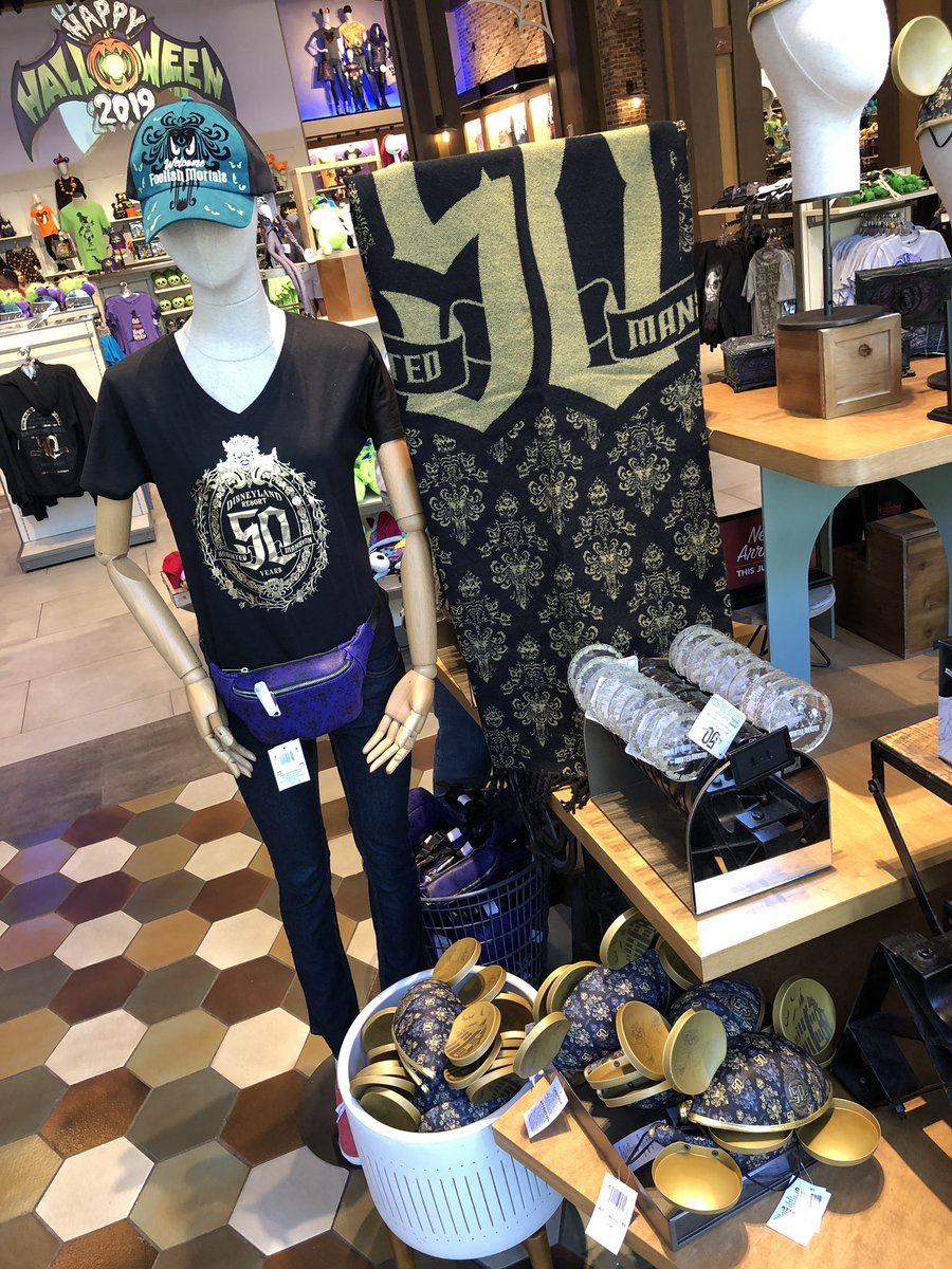 カリフォルニアディズニーランドのホーンテッドマンション関連グッズを