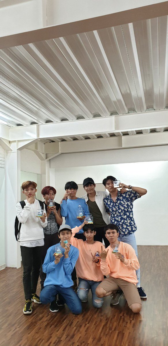 pengpengalpen's tweet photo. Kangen semua 😘 #segnoinjakarta #NUESTSegnoInJKT #saycrew https://t.co/BnH76UB9OP
