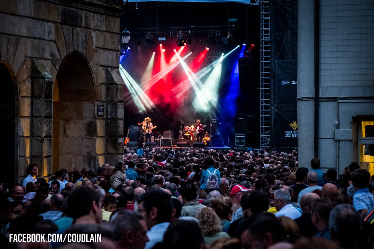 coudlain's tweet photo. Los Berrones, concierto Semana Grande de Gijón 2019
.
.
.
#xixóntulugar #mifotodegijon #berronesgijon #semanagrandegijon #mifotodegijón #berrones #losberrones #gijon #asturias #plazamayor #semanagrande #concierto #xixon #asturies #asturfoto #gijonturismo #gijononline https://t.co/nPhe730f8s