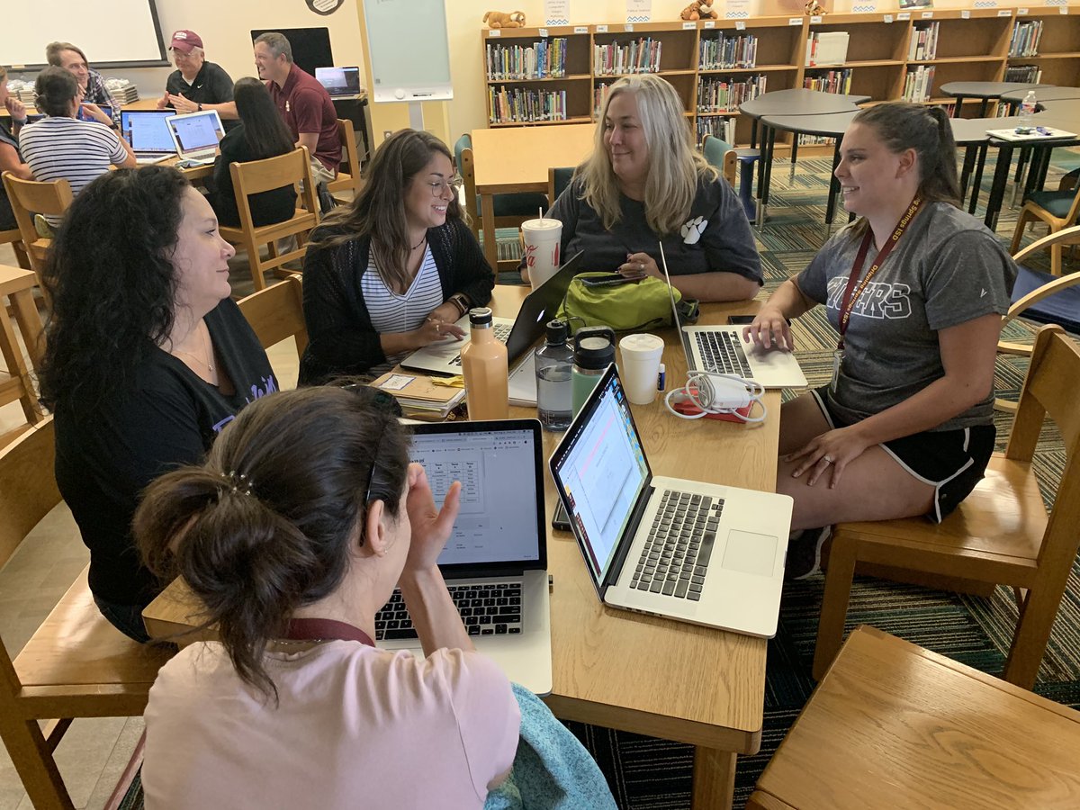 InnovateDrip's tweet photo. @DSMStigers getting to know each other and getting ready to introduce their new team members through @CanvasLMS Welcome back Tigers, we missed you! #iamdsisd #wearedsms #innovatedrip @DSISD https://t.co/7PcxFGYT9j