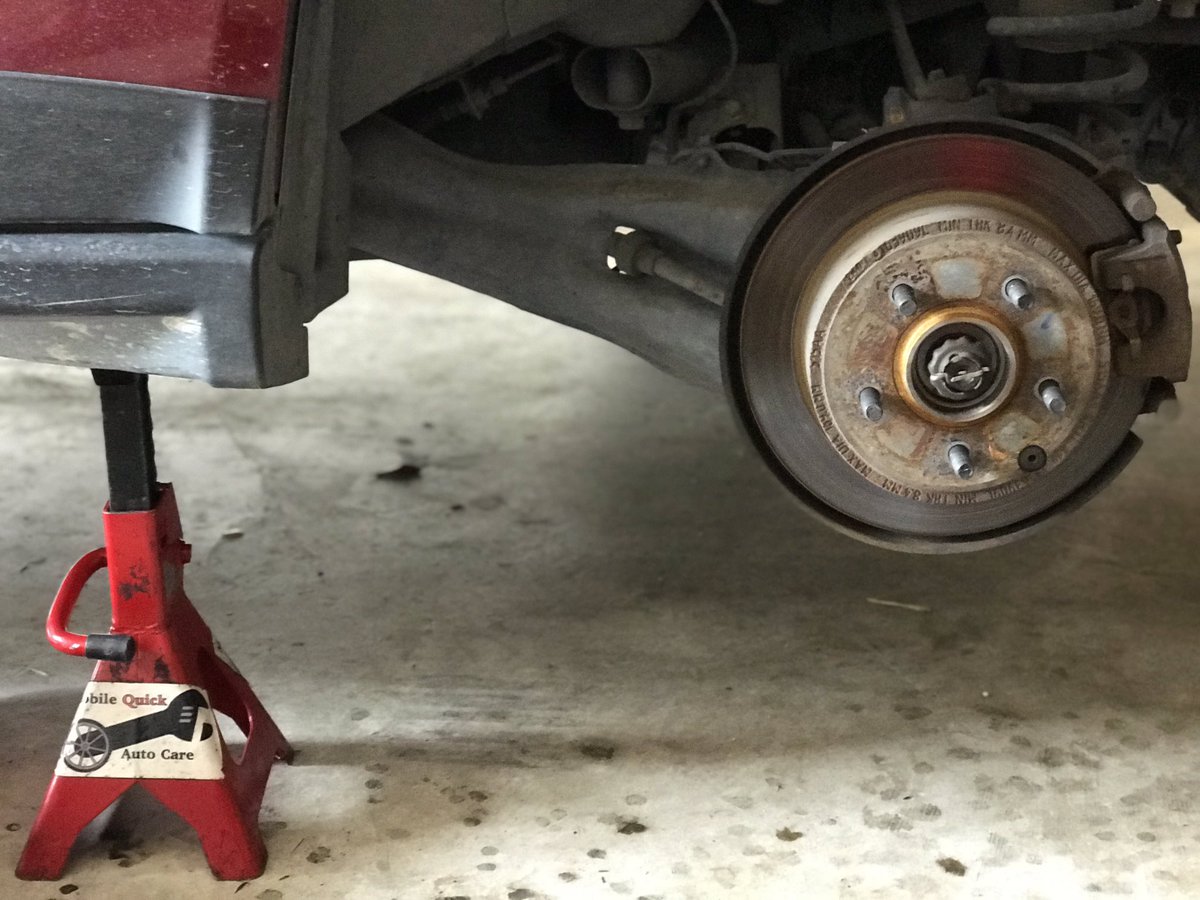 mqac_services's tweet photo. #BrakePadAndRotor replacement #ThisIsWhatItLooksLike. Our customer is at home playing #ThatsMyCar. #MQAC, we provide custom delivered quick auto care to your home or work! #MobileMechanic #Houston #Mechanic https://t.co/cTm6gA8CRG