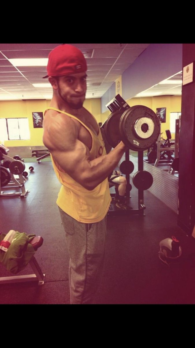 str8flexing2's tweet photo. Young chap circa 2013 #bodybuilding #fitspo #bikiniproblems #troll https://t.co/jYGPXrM8Qx