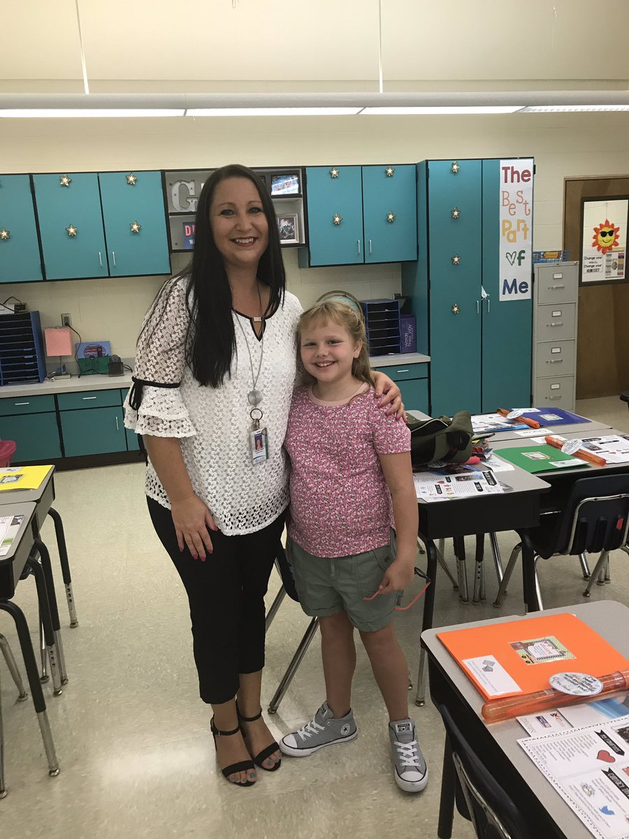 jm2bfike's tweet photo. Maddie loved meeting her new teacher @Mrs_JGayle today! It’s going to be a great year! #thirdgradeherewecome #CCPSFamily @pmepelicans https://t.co/uaUhyqJfJW