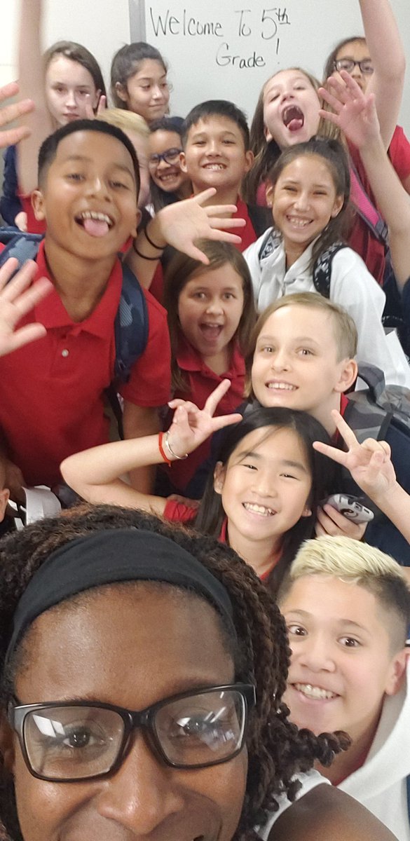 MrsSturner2's tweet photo. Such a great 1st day of school!! Ending the day with a class selfie!! @CES_Cougars #GarlandISD1stDay https://t.co/F4bAg27LUe