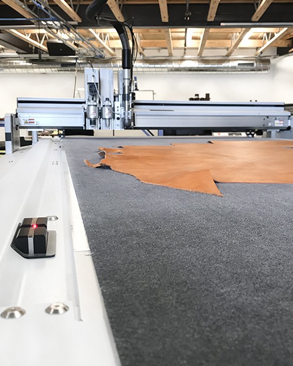 cosmomade's tweet photo. Leather is a noble material that remains timeless and a great material for designers to work with.
It’s our Zund cutter again! We can’t stop posting about it, this might be the most used machine in the SF Design Lab.

#cosmomade #fabricoverform #sustainabilitymatters https://t.co/jciLwH9SaP