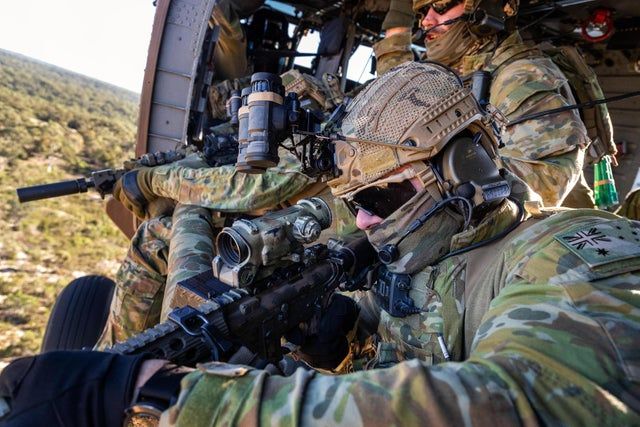 libraryofwar's tweet photo. #2ndCommandoRegiment soldiers riding a Black Hawk during Counter-terrorism training. 2019.  #specialoperations #australia #libraryofwar https://t.co/hEsadDVhlR