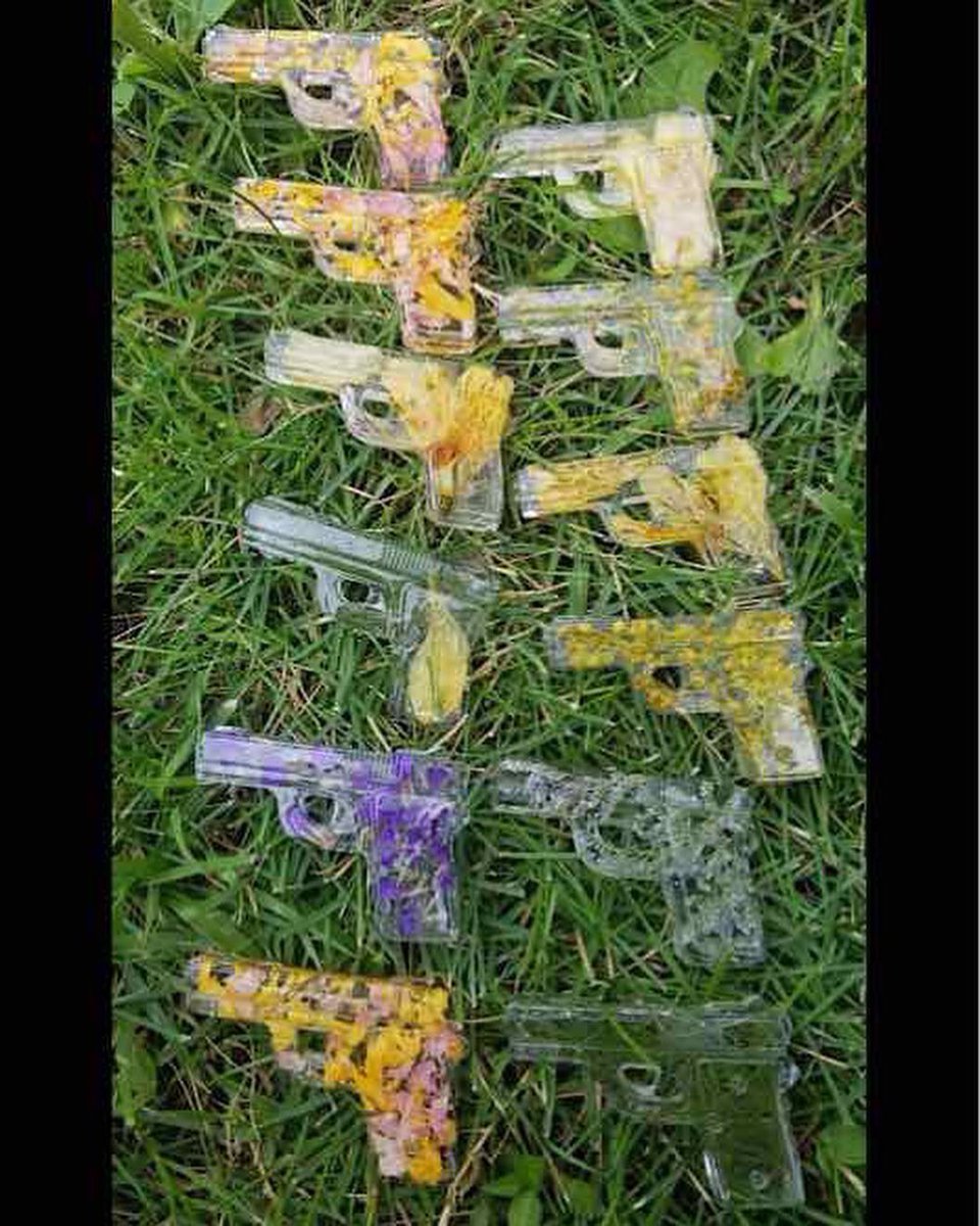 FlowerProject18's tweet image. Death is nothing but a room next door 🖤
#TheFlowerProject #ToTheOtherSide  #HMM #HenryScottHolland #DeathIsNothingAtAll #FuneralFlowers #WeMissYou #StandingInTheCurrent #ForeverMissed #TilWeMeetAgain #Brother #BestFriend