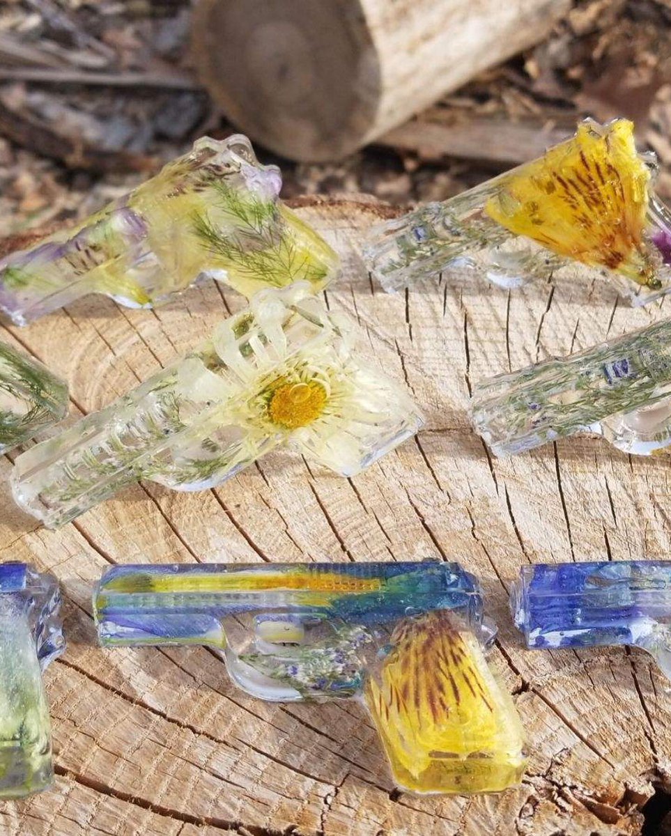 FlowerProject18's tweet image. Death is nothing but a room next door 🖤
#TheFlowerProject #ToTheOtherSide  #HMM #HenryScottHolland #DeathIsNothingAtAll #FuneralFlowers #WeMissYou #StandingInTheCurrent #ForeverMissed #TilWeMeetAgain #Brother #BestFriend