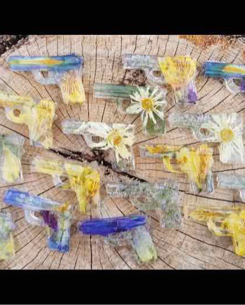 FlowerProject18's tweet image. Death is nothing but a room next door 🖤
#TheFlowerProject #ToTheOtherSide  #HMM #HenryScottHolland #DeathIsNothingAtAll #FuneralFlowers #WeMissYou #StandingInTheCurrent #ForeverMissed #TilWeMeetAgain #Brother #BestFriend