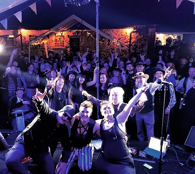 felinelang's tweet photo. #Phoenix19 #PAF19 #felineandstrange #felineandstrangeontour #triggerwarning #weloveyouall #groupshoot please go ahead and tag yourselves, I'm too blown away by all your love ๐ฅฐ https://t.co/00PNXg80vT https://t.co/ywf48OapDB