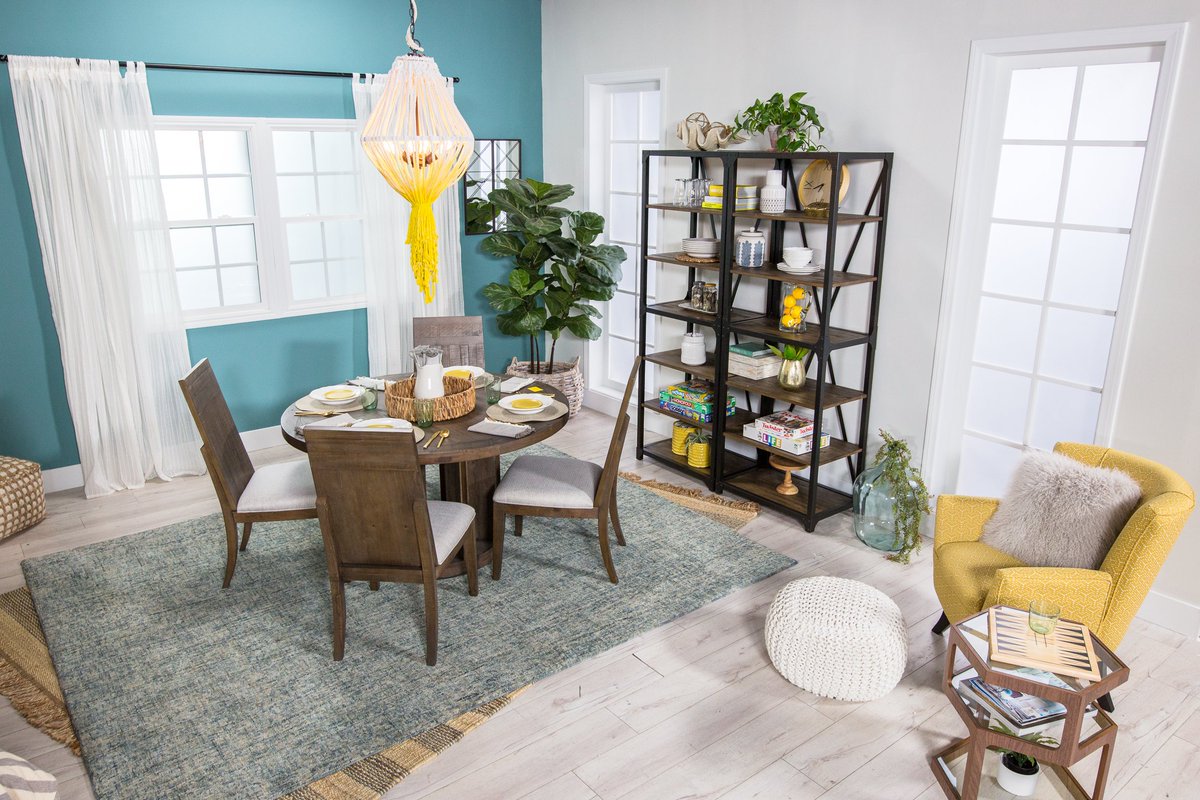 LivingSpaces's tweet photo. Have you ever styled a room around one accent color? The contestants on @mrkate's most recent #DesignVsDesign episode did just that & we love how the rooms turned out! Watch the full episode at https://t.co/mPMR8RFeNt https://t.co/RshSDT6xEG